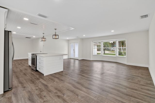 19228 Caribbean Court, Jupiter, FL 33469