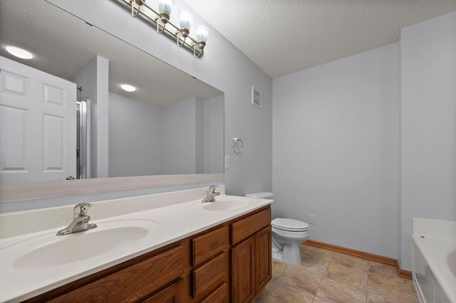 5094 Yuma Lane N, Plymouth, MN 55446