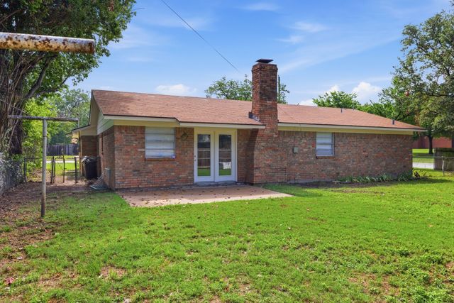 801 Gettysburg Place, Bedford, TX 76022