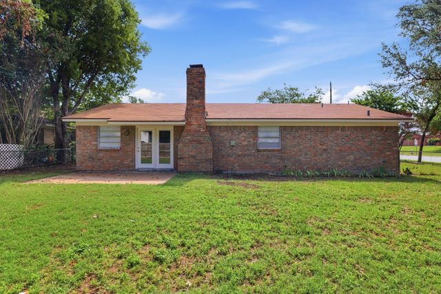 801 Gettysburg Place, Bedford, TX 76022