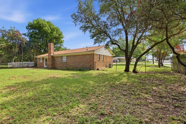 801 Gettysburg Place, Bedford, TX 76022