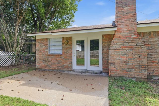 801 Gettysburg Place, Bedford, TX 76022