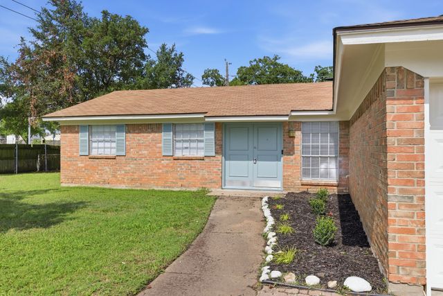 801 Gettysburg Place, Bedford, TX 76022