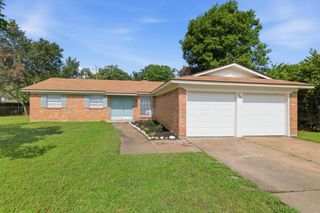 801 Gettysburg Place, Bedford, TX 76022