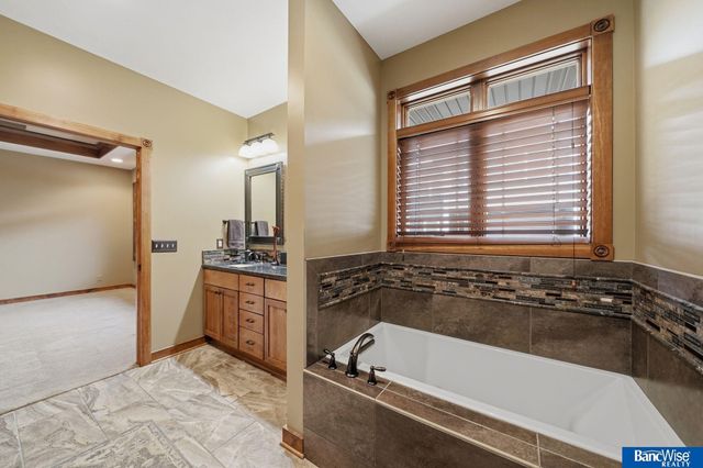 5920 Minter Lane, Lincoln, NE 68516