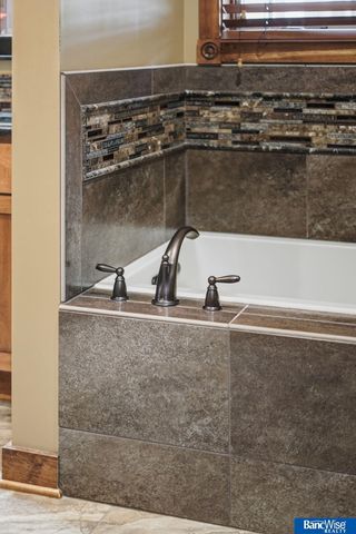 5920 Minter Lane, Lincoln, NE 68516