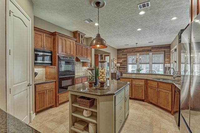 11510 Harbor Way, Magnolia, TX 77354