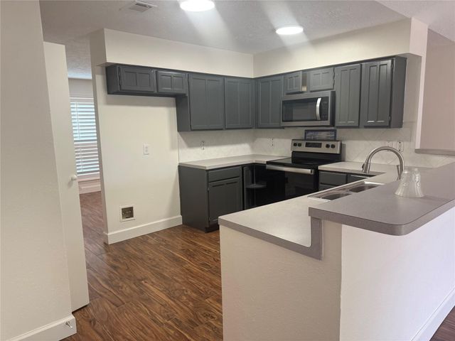17034 Coachmaker Drive, Friendswood, TX 77546