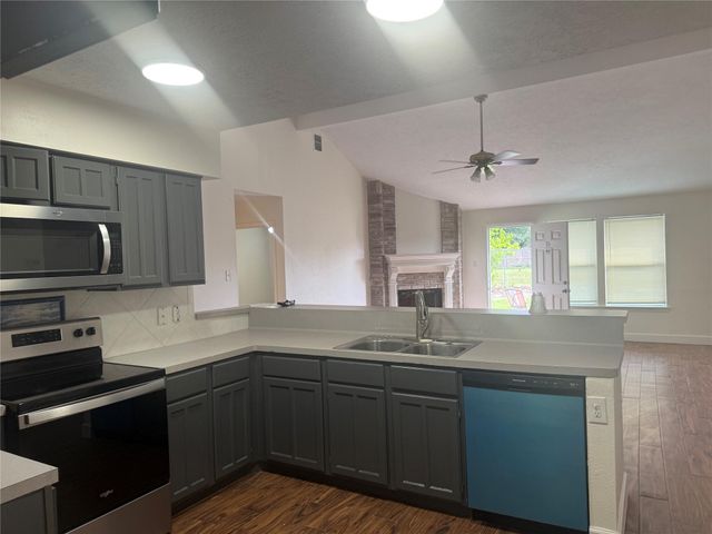 17034 Coachmaker Drive, Friendswood, TX 77546