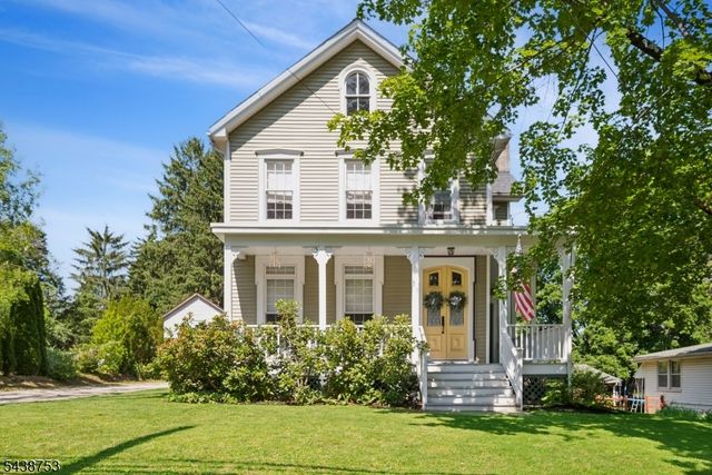 15 Cherry St, Lebanon Boro, NJ 08833