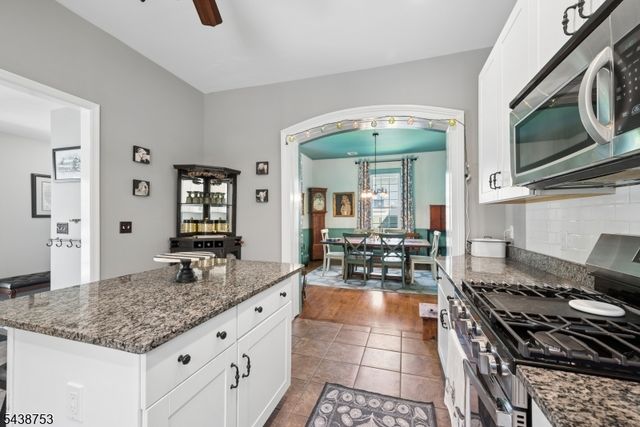 15 Cherry St, Lebanon Boro, NJ 08833