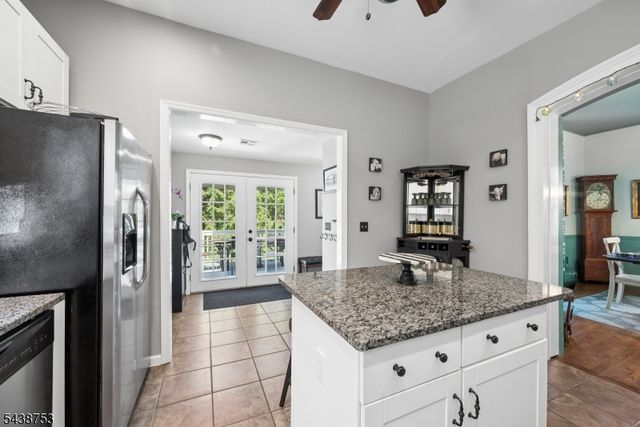15 Cherry St, Lebanon Boro, NJ 08833