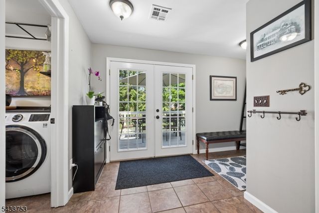 15 Cherry St, Lebanon Boro, NJ 08833