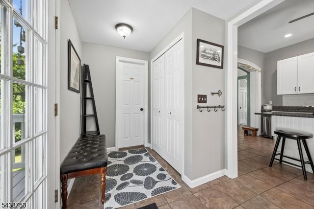 15 Cherry St, Lebanon Boro, NJ 08833