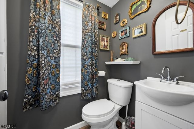 15 Cherry St, Lebanon Boro, NJ 08833