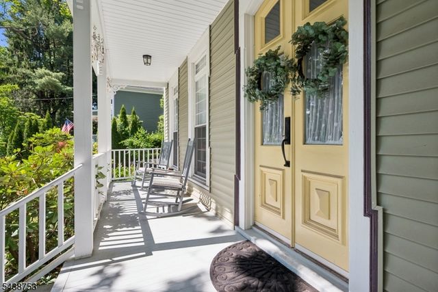 15 Cherry St, Lebanon Boro, NJ 08833