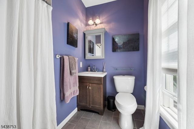 15 Cherry St, Lebanon Boro, NJ 08833