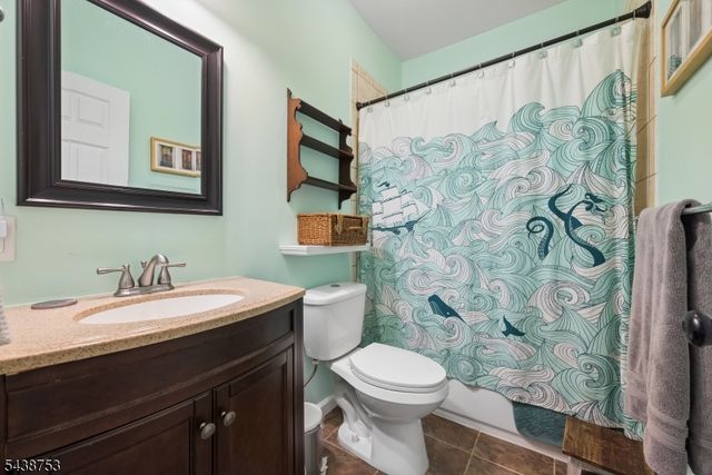 15 Cherry St, Lebanon Boro, NJ 08833