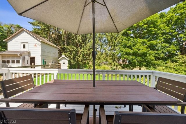 15 Cherry St, Lebanon Boro, NJ 08833