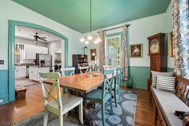 15 Cherry St, Lebanon Boro, NJ 08833