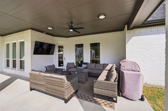 1135 Paradise Parkway, Poolville, TX 76487