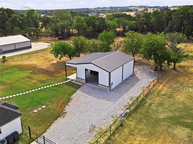 1135 Paradise Parkway, Poolville, TX 76487