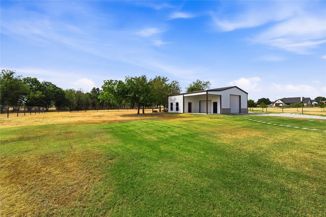 1135 Paradise Parkway, Poolville, TX 76487