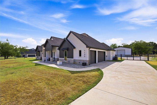 1135 Paradise Parkway, Poolville, TX 76487