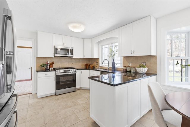 39 Jodie Rd, Framingham, MA 01702