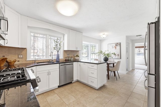 39 Jodie Rd, Framingham, MA 01702