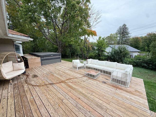 814 Meyer Street N, Maplewood, MN 55119