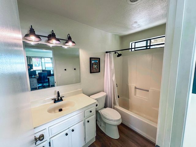 6587 Gwin St, Valley Springs, CA 95252