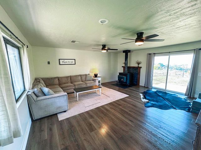 6587 Gwin St, Valley Springs, CA 95252