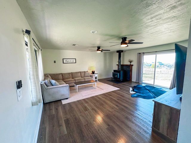 6587 Gwin St, Valley Springs, CA 95252