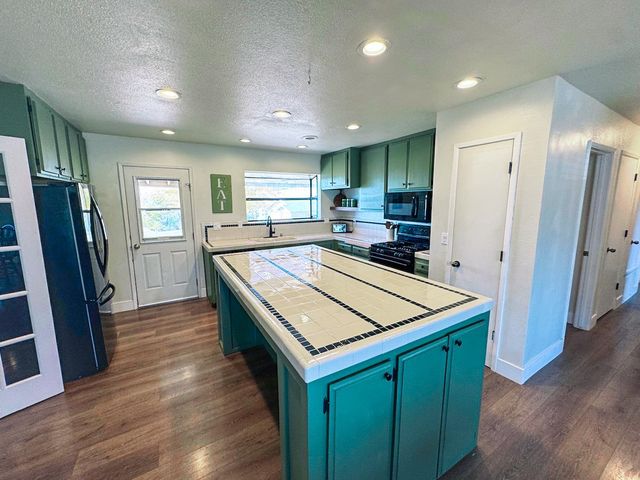 6587 Gwin St, Valley Springs, CA 95252