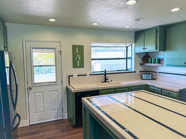 6587 Gwin St, Valley Springs, CA 95252