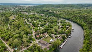 121 Waverly Street, Hollister, MO 65672