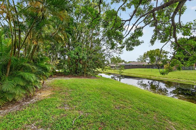 13606 Columbine Avenue, Wellington, FL 33414