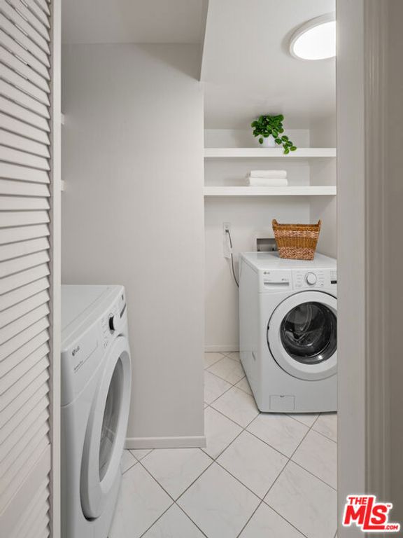 Image 13 of property listing at 10627 Ashton Avenue 103, Los Angeles, CA 90024