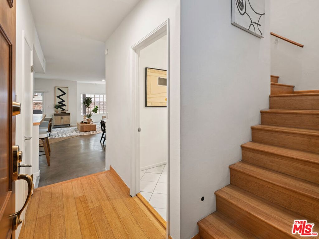 Image 15 of property listing at 10627 Ashton Avenue 103, Los Angeles, CA 90024