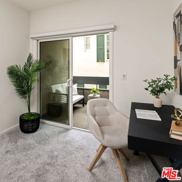 Image 18 of property listing at 10627 Ashton Avenue 103, Los Angeles, CA 90024