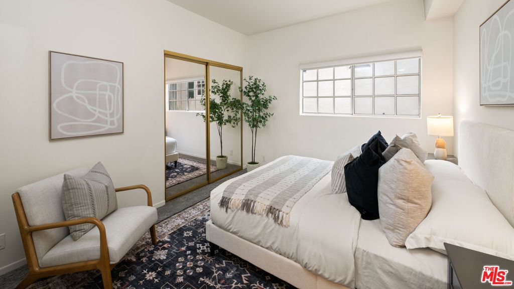 Image 23 of property listing at 10627 Ashton Avenue 103, Los Angeles, CA 90024