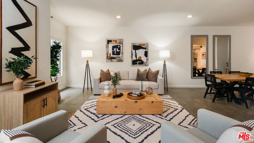 Image 7 of property listing at 10627 Ashton Avenue 103, Los Angeles, CA 90024