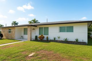 5041 SW 11th St, Plantation, FL 33317