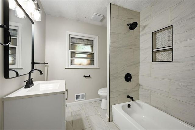 8206 Elm Avenue, Raytown, MO 64138
