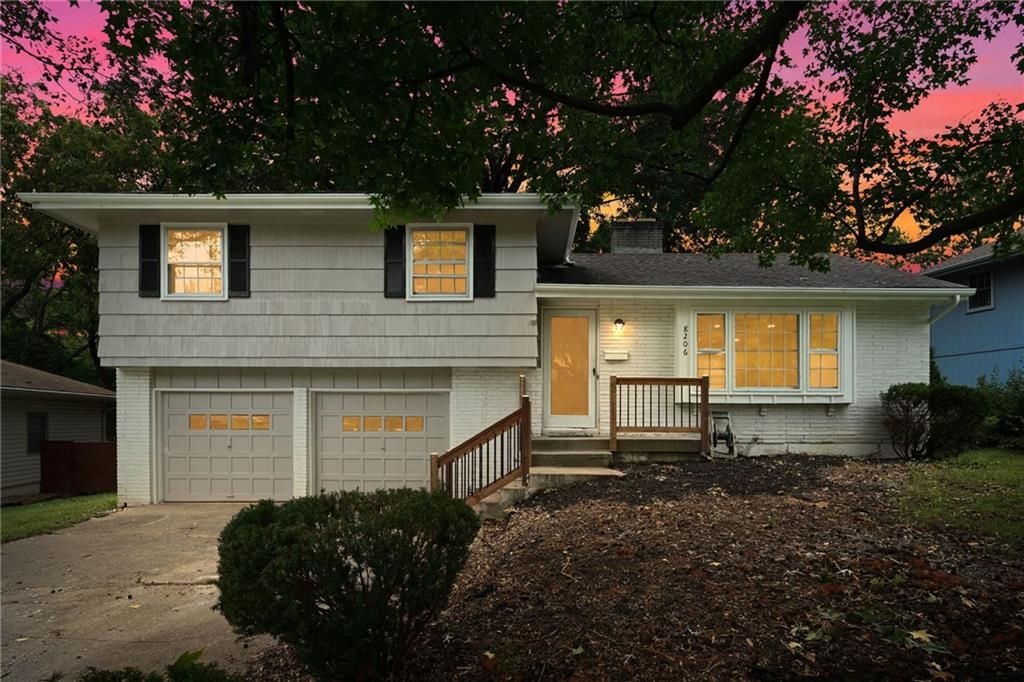 8206 Elm Avenue, Raytown, MO 64138