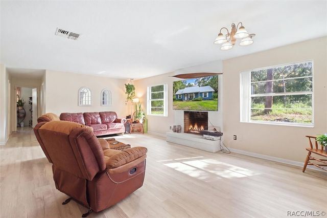 937 N McGowan Avenue, Crystal River, FL 34429