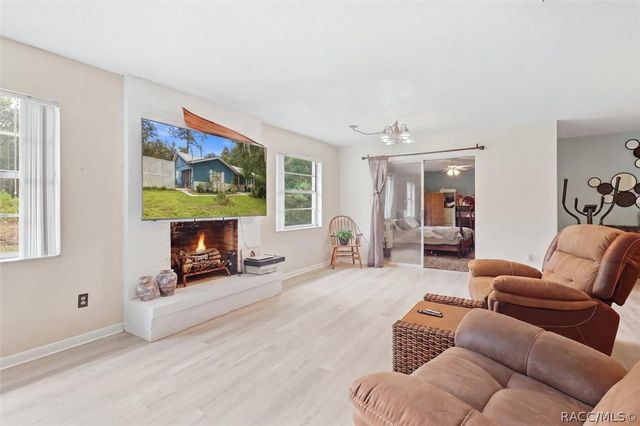 937 N McGowan Avenue, Crystal River, FL 34429