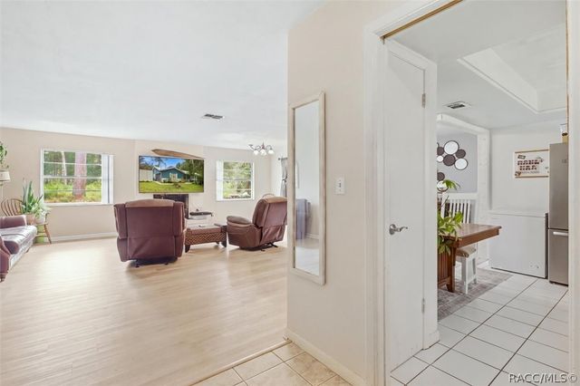 937 N McGowan Avenue, Crystal River, FL 34429