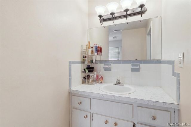 937 N McGowan Avenue, Crystal River, FL 34429